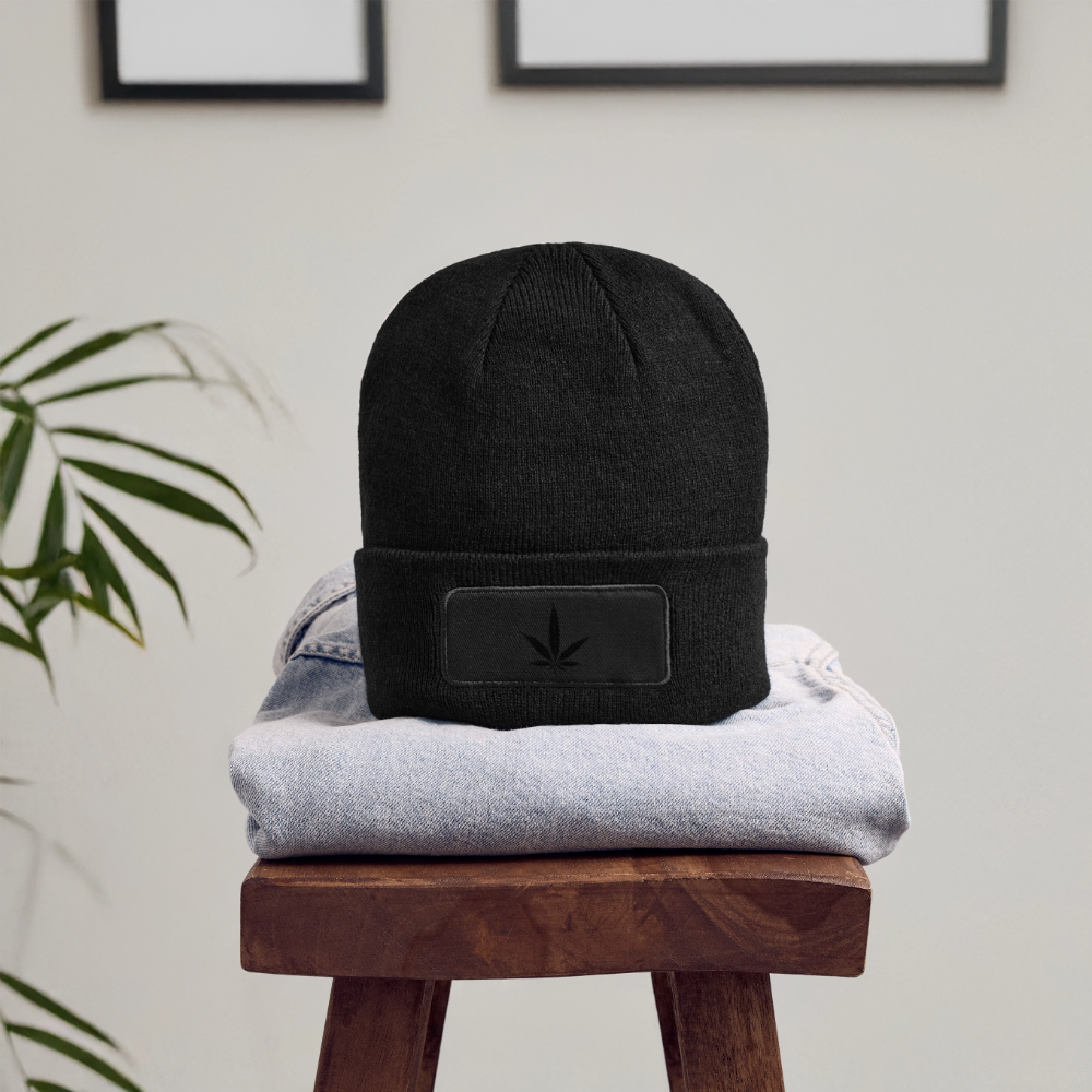 Leaf Patch Beanie - black